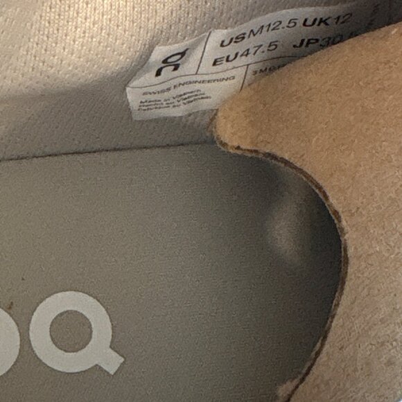 On The Roger Advantage Sneakers in White & Sand 12.5 with box Mens Athletic Shoe - Picture 12 of 16